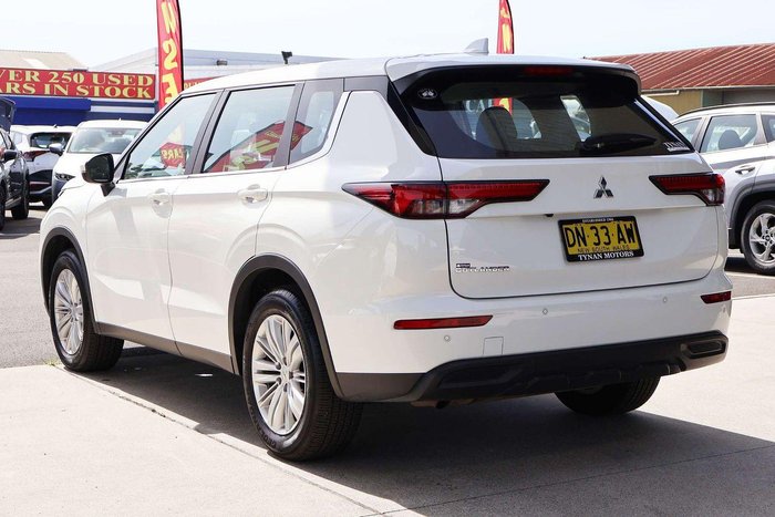 2024 Mitsubishi Outlander ES