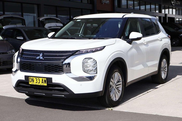 2024 Mitsubishi Outlander ES