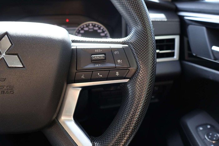 2024 Mitsubishi Outlander ES