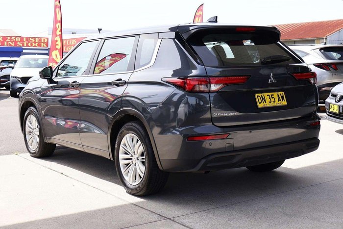 2024 Mitsubishi Outlander ES