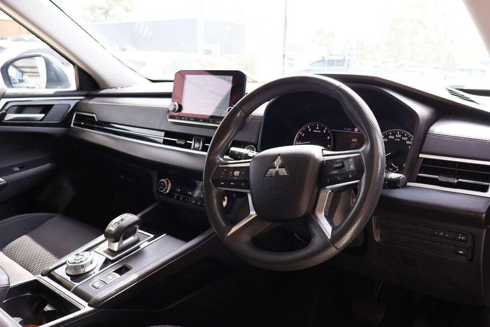 2024 Mitsubishi Outlander ES