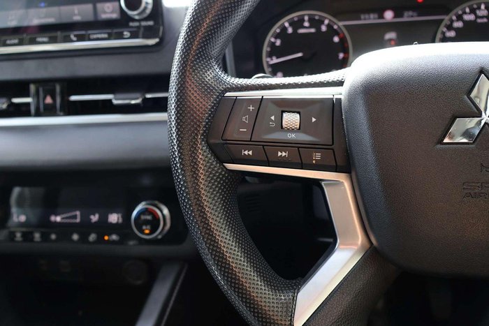 2024 Mitsubishi Outlander ES