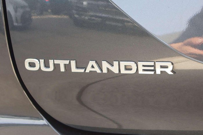 2024 Mitsubishi Outlander ES