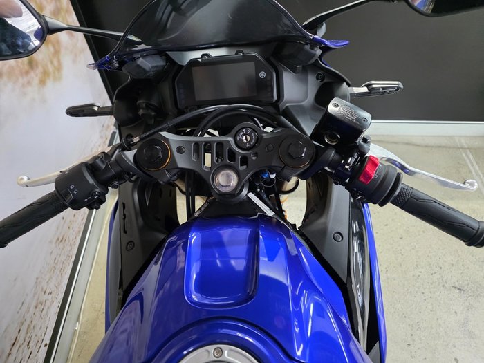 2025 Yamaha YZF-R3 BLUE