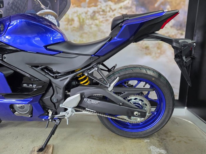 2025 Yamaha YZF-R3 BLUE