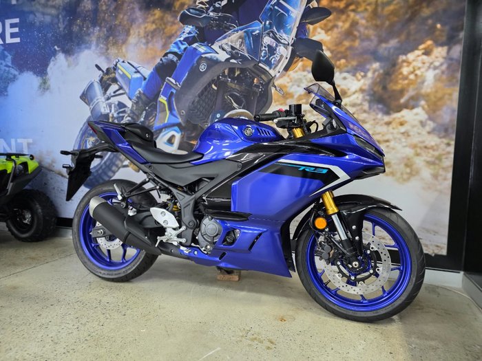 2025 Yamaha YZF-R3 BLUE