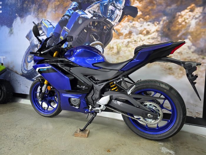 2025 Yamaha YZF-R3 BLUE