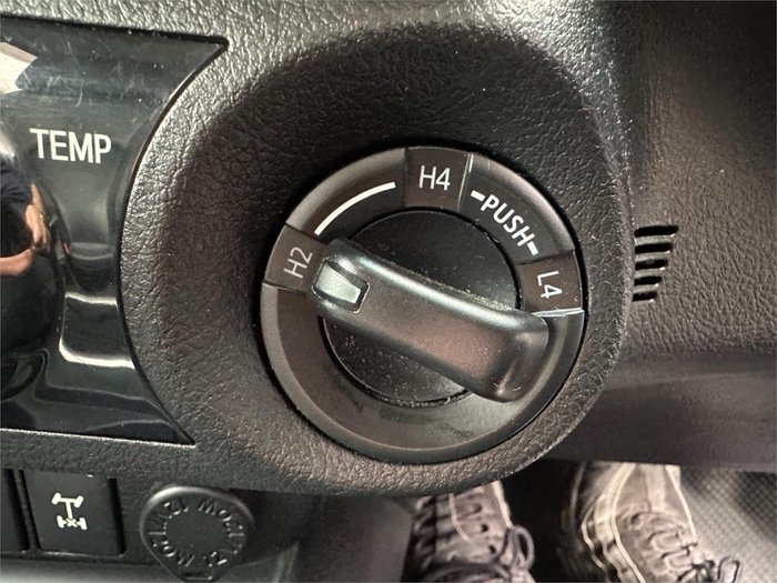 2017 TOYOTA HILUX SR5 (4x4) GUN126R BLUE