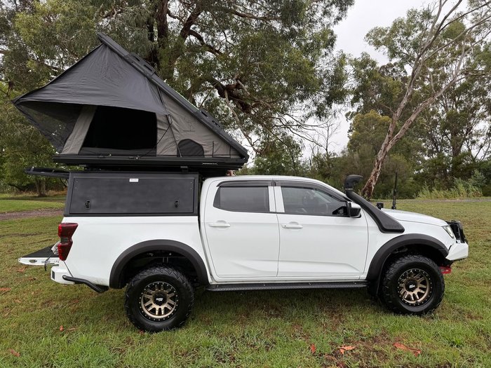 2022 Isuzu D-MAX LS-M