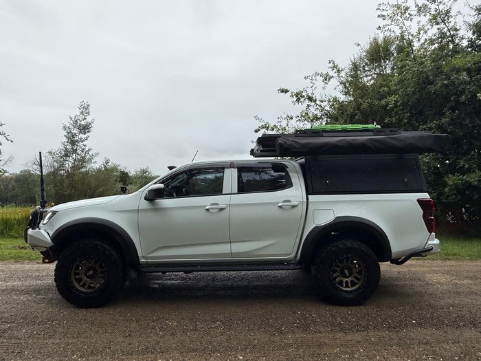 2022 Isuzu D-MAX LS-M