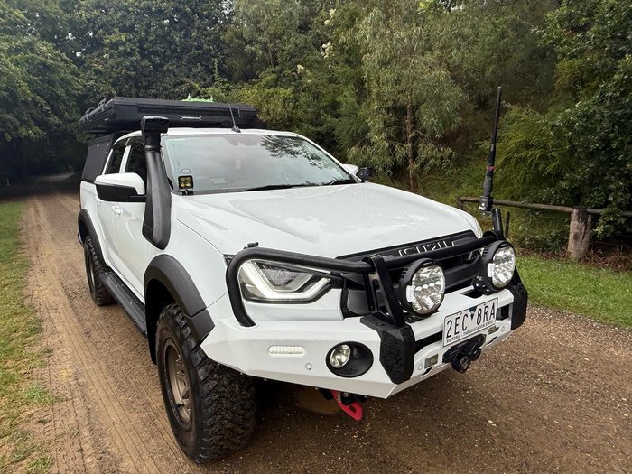 2022 Isuzu D-MAX LS-M