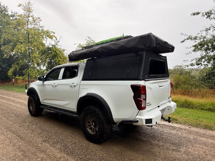 2022 Isuzu D-MAX LS-M