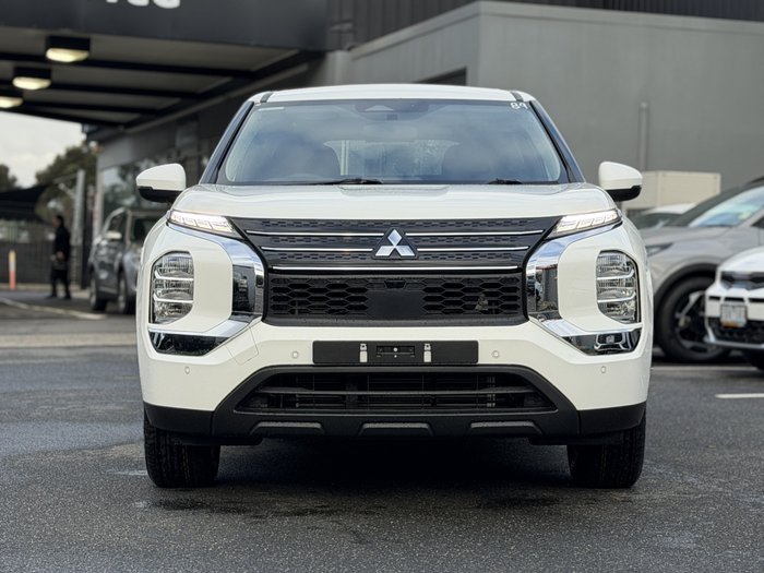 2024 Mitsubishi Outlander ES