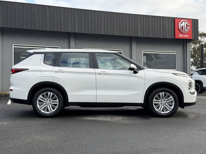2024 Mitsubishi Outlander ES