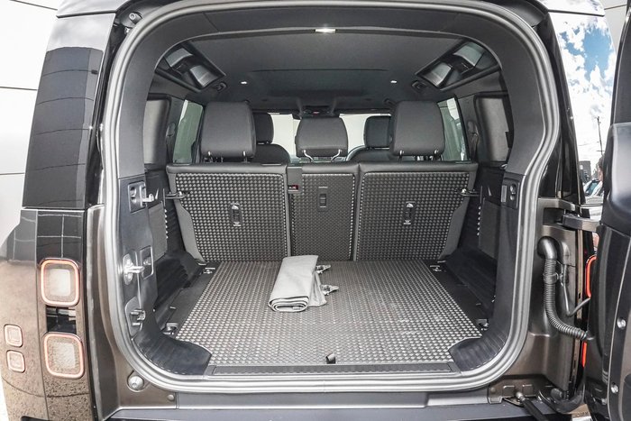 2025 Land Rover Defender 110 D350 X-Dynamic SE