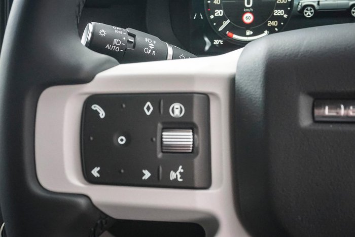 2025 Land Rover Defender 110 D350 X-Dynamic SE