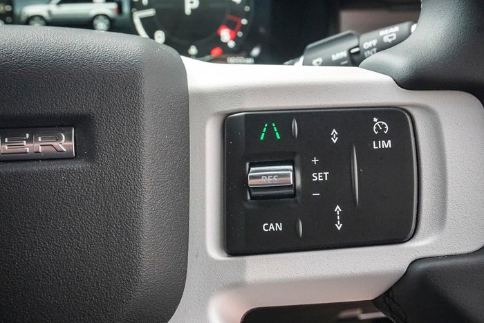 2025 Land Rover Defender 110 D350 X-Dynamic SE