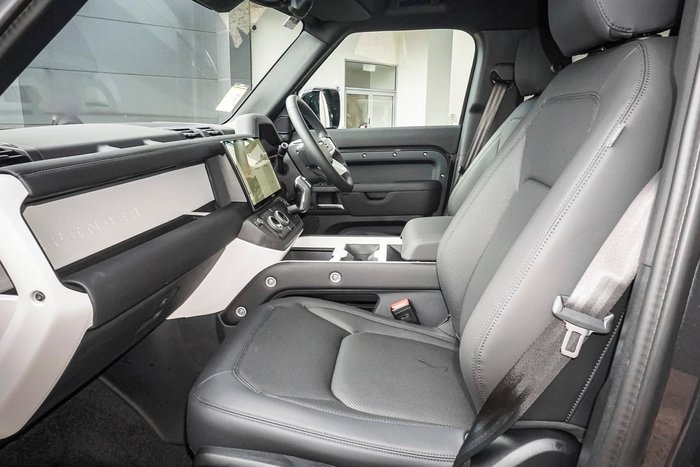 2025 Land Rover Defender 110 D350 X-Dynamic SE