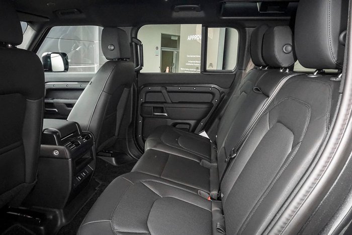 2025 Land Rover Defender 110 D350 X-Dynamic SE