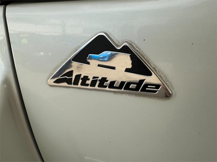 2012 Toyota Landcruiser Altitude VDJ200R Crystal Pearl