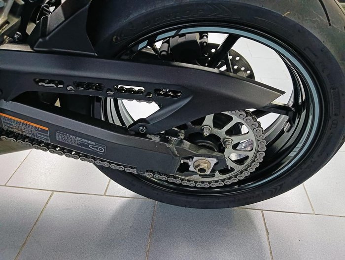 2025 Kawasaki Z900 (ZR900S) Z Silver