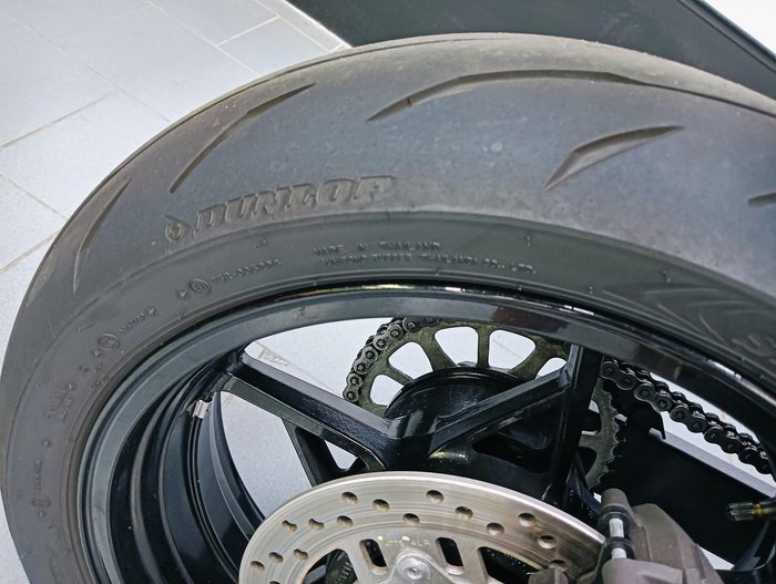 2025 Kawasaki Z900 (ZR900S) Z Silver