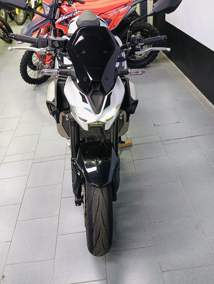 2025 Kawasaki Z900 (ZR900S) Z Silver
