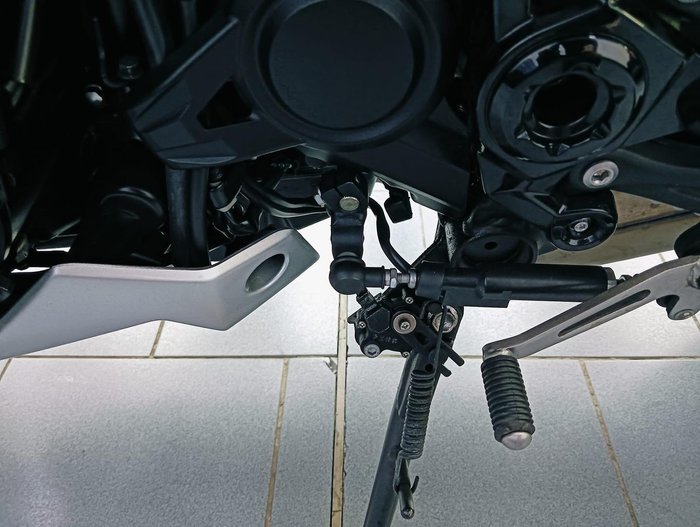 2025 Kawasaki Z900 (ZR900S) Z Silver