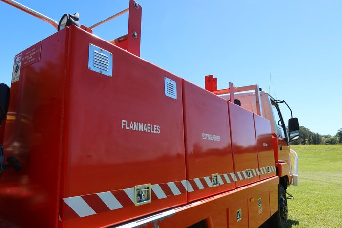 1999 Isuzu N Series NPS 300