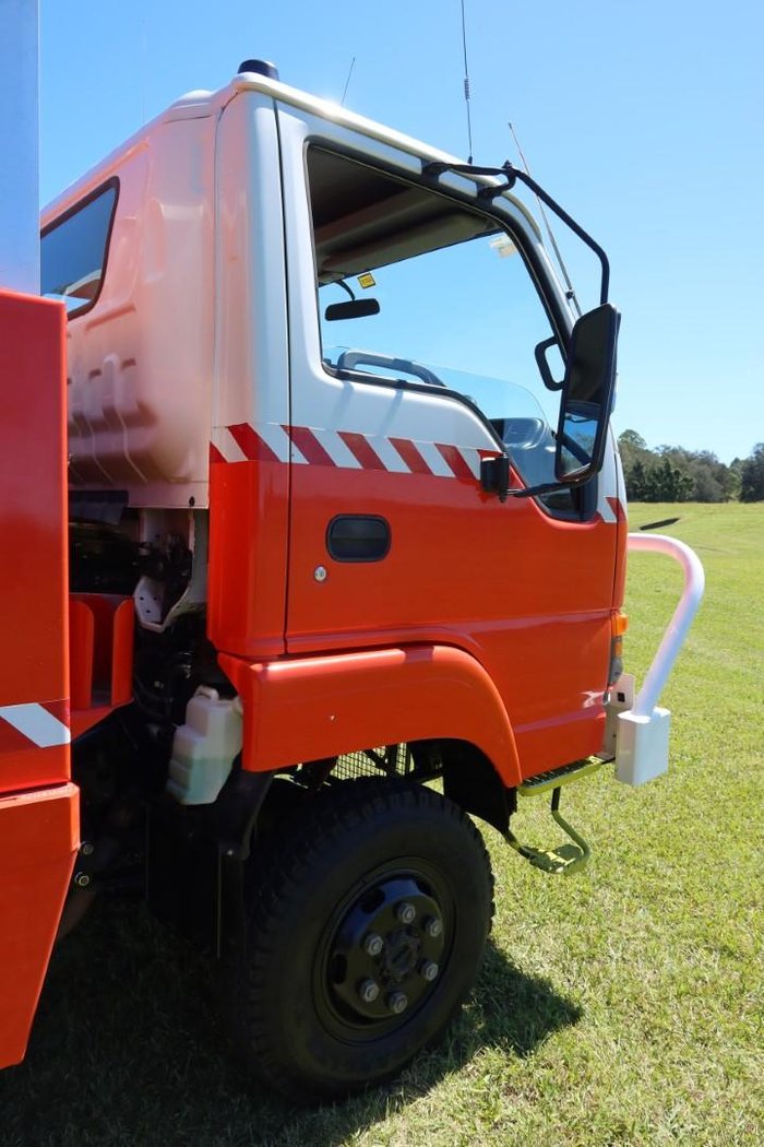 1999 Isuzu N Series NPS 300