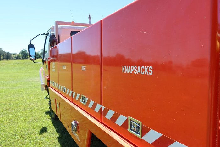 1999 Isuzu N Series NPS 300