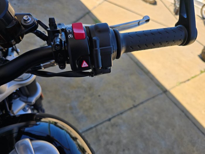 2024 Triumph BONNEVILLE SPEED TWIN 1200 Red