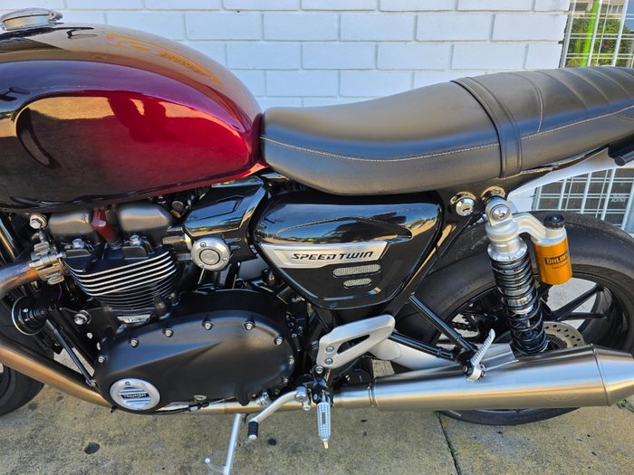 2024 Triumph BONNEVILLE SPEED TWIN 1200 Red