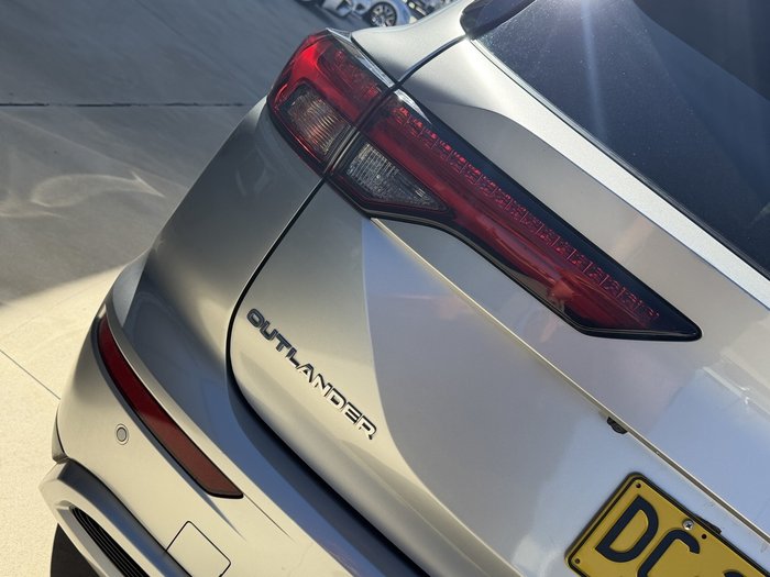 2021 Mitsubishi Outlander LS