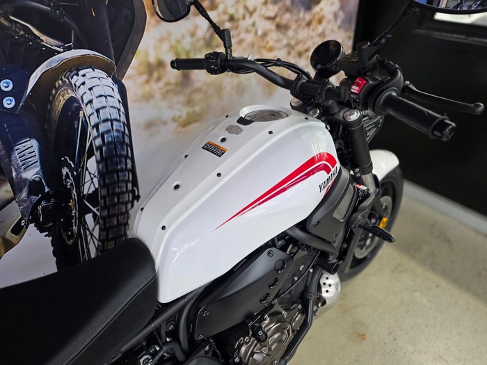 2025 Yamaha XSR700 WHITE
