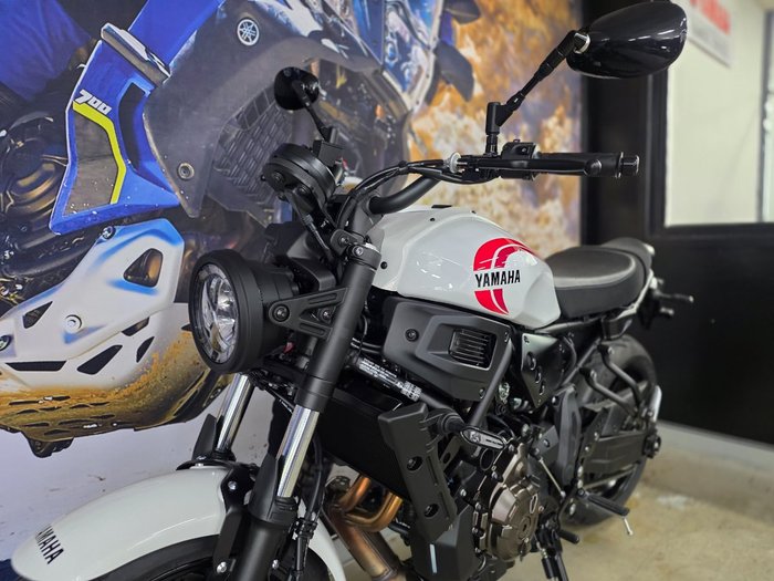 2025 Yamaha XSR700 WHITE