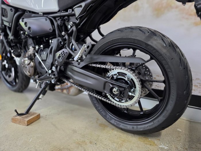 2025 Yamaha XSR700 WHITE