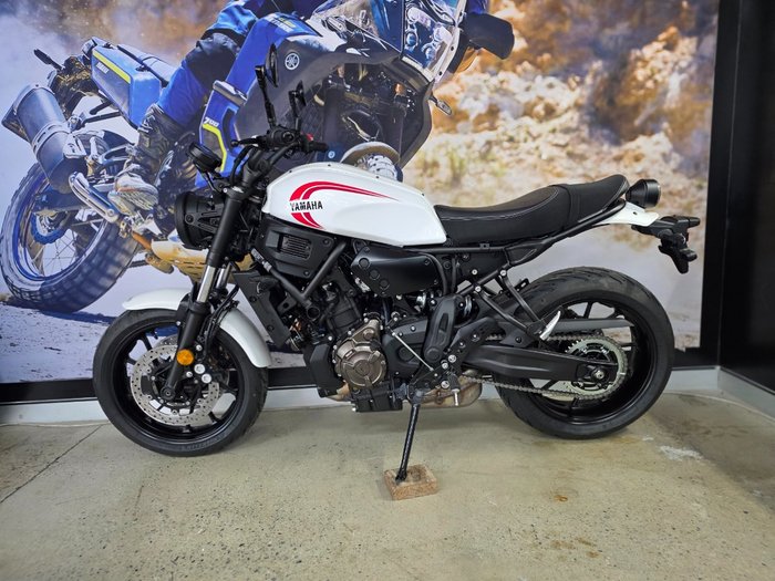 2025 Yamaha XSR700 WHITE