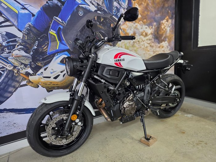 2025 Yamaha XSR700 WHITE