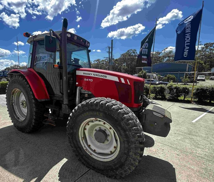 2012 Massey Ferguson 5740 Dyna-4 RED
