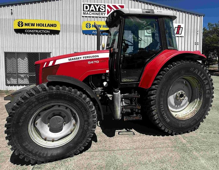 2012 Massey Ferguson 5740 Dyna-4 RED