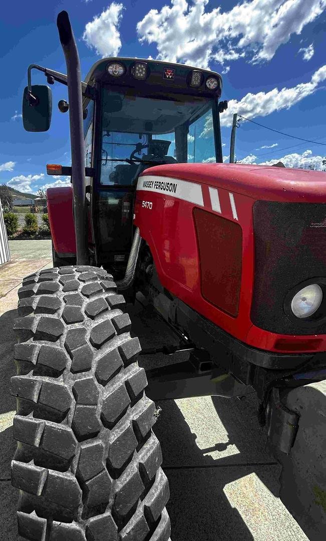2012 Massey Ferguson 5740 Dyna-4 RED
