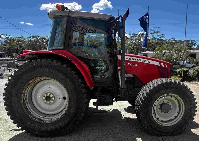 2012 Massey Ferguson 5740 Dyna-4 RED