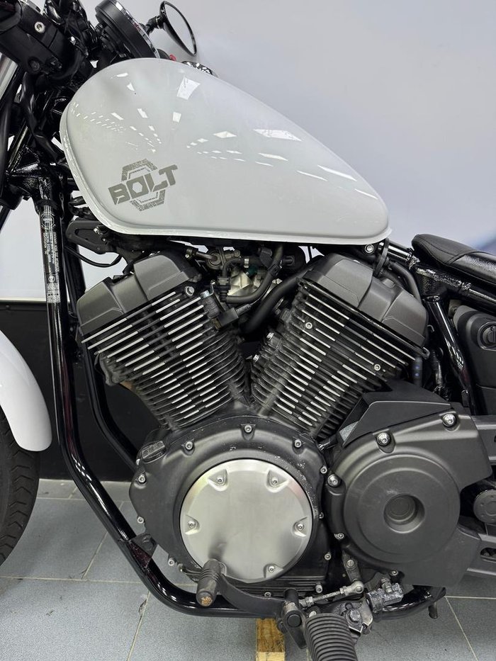 2013 Yamaha Bolt (XVS950CU) Bolt White