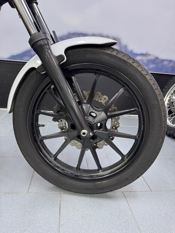 2013 Yamaha Bolt (XVS950CU) Bolt White