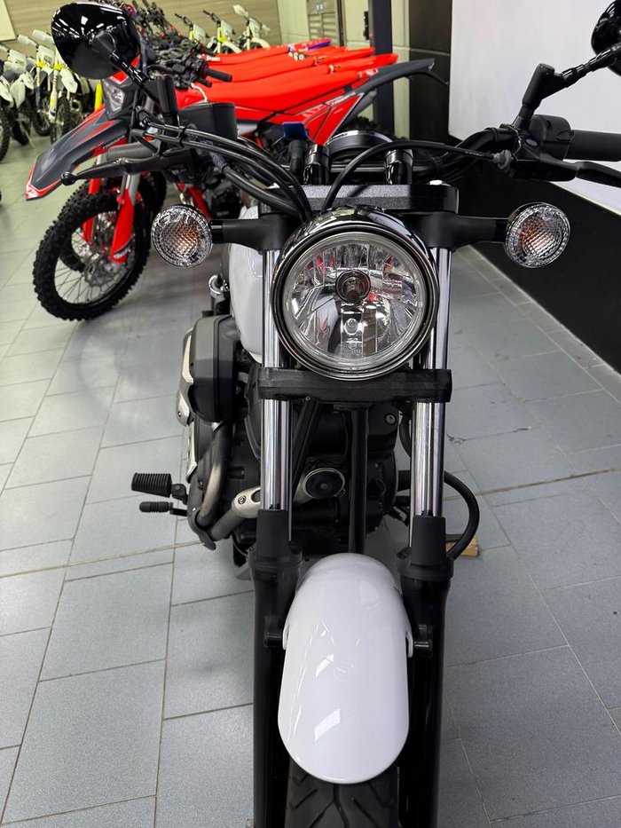 2013 Yamaha Bolt (XVS950CU) Bolt White