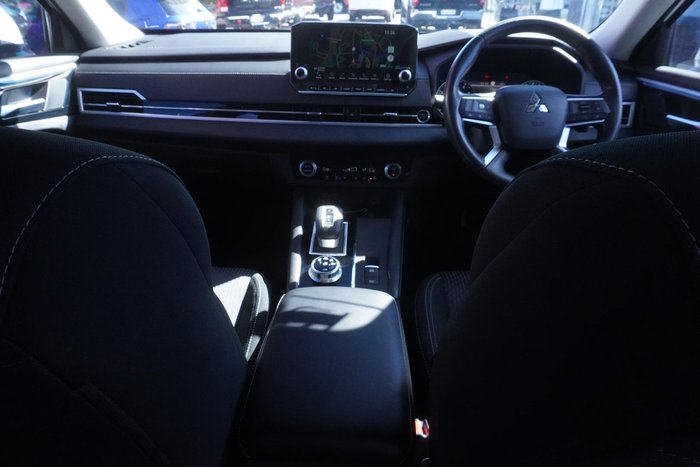 2022 Mitsubishi Outlander ES