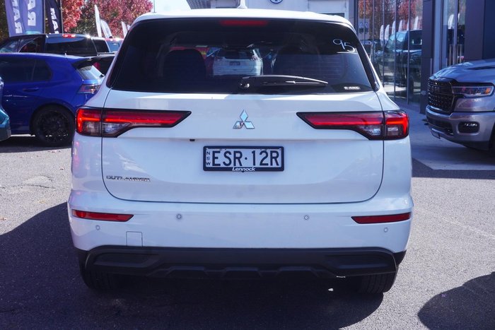 2022 Mitsubishi Outlander ES