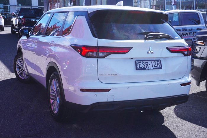2022 Mitsubishi Outlander ES