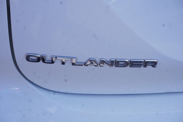 2022 Mitsubishi Outlander ES